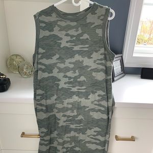 Universal thread green camo dress size large